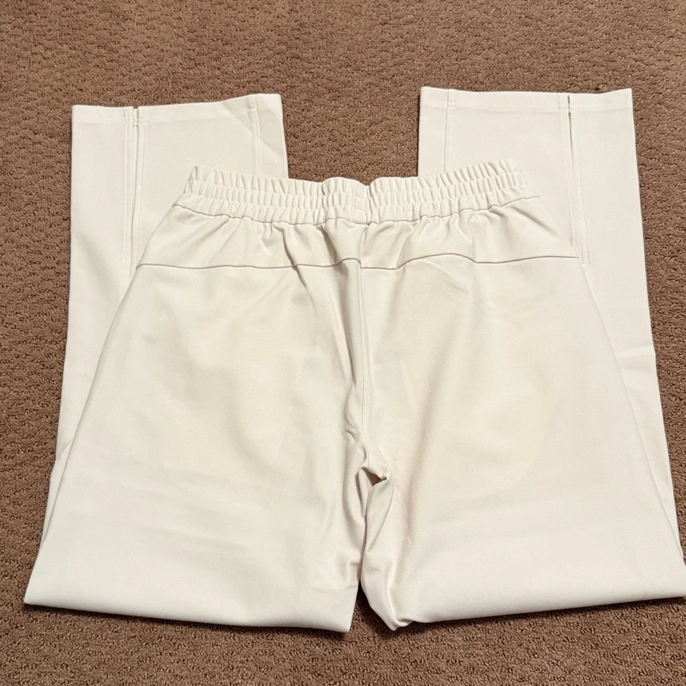 NWOT lululemon athletica wide leg pants - Picture 4 of 5